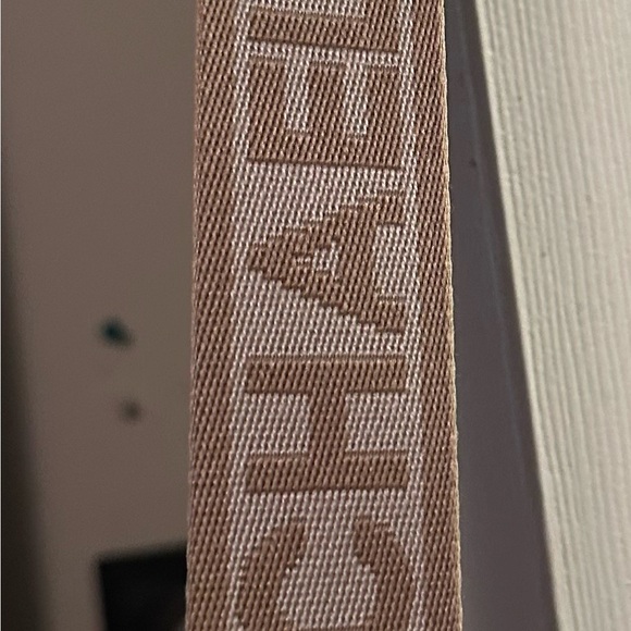 Michael Kors Jet Set Large Leather Crossbody
Bag Jasmine yellow - Picture 7 of 12